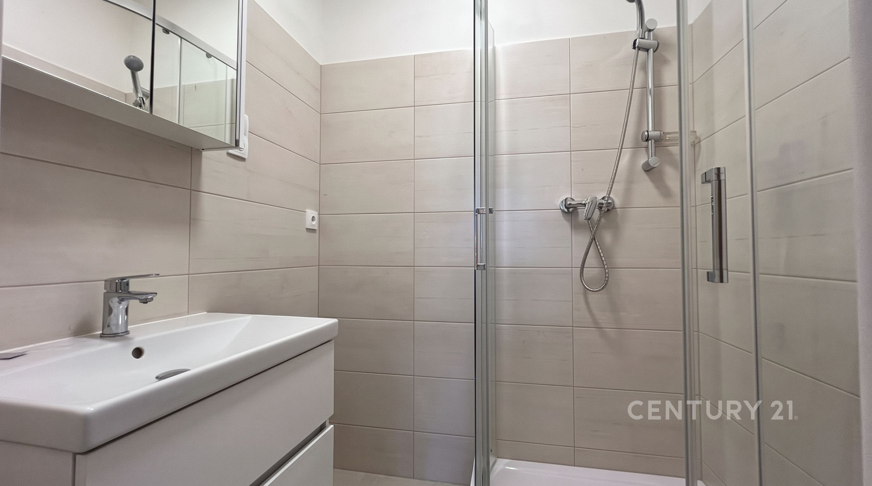 Pronájem bytu 3+1 72 m² – fotografie 3