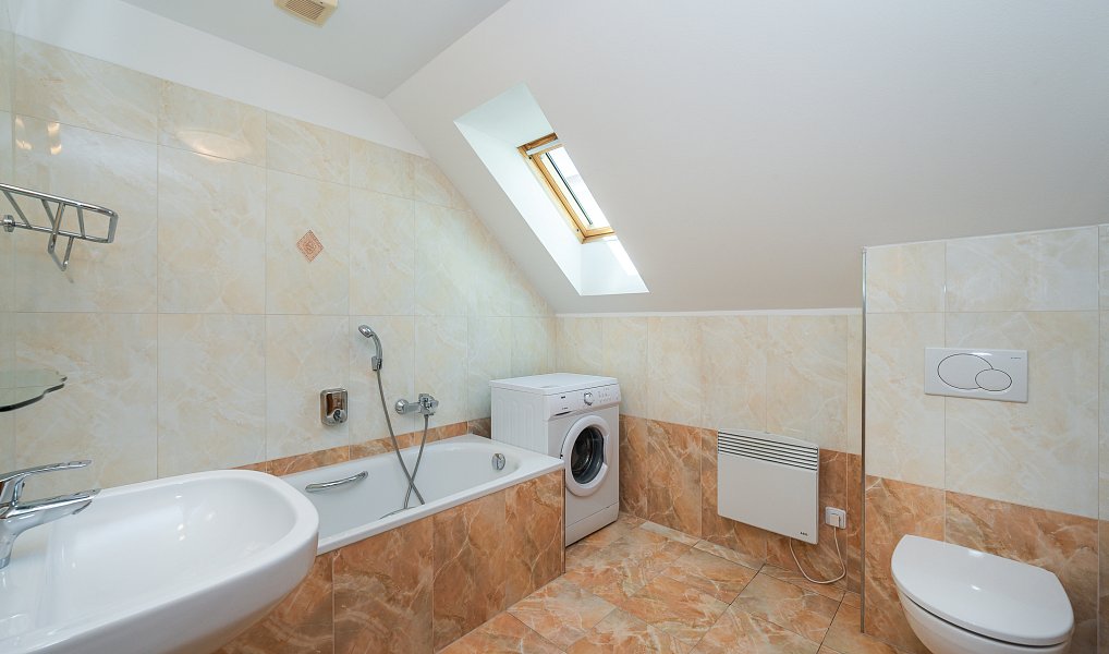 Prodej nájemního domu, činžáku 690 m², Znojmo – náhled fotky 22