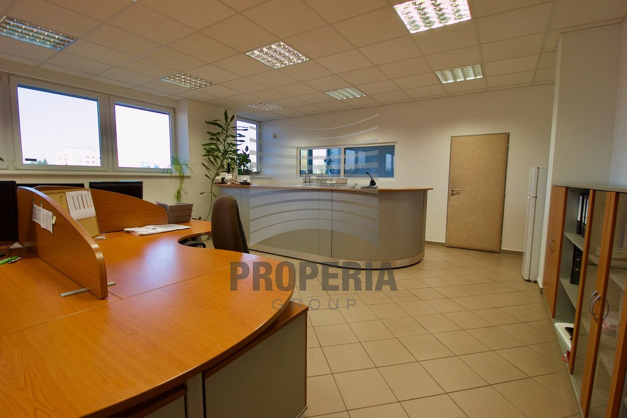 Pronájem kanceláře 290 m² – fotografie 3