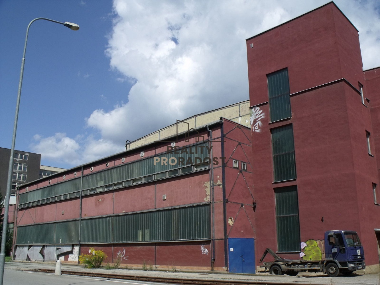 Pronájem skladovacích prostor 2 000 m² – fotografie 2