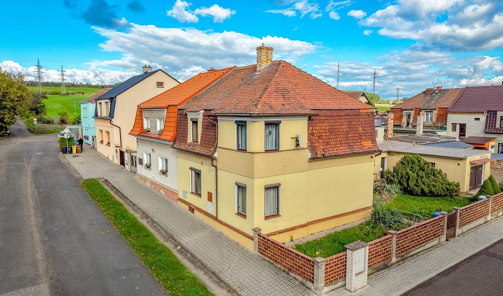 Prodej domu 161 m² s pozemkem 293 m², Zabrušany – náhled fotky 2