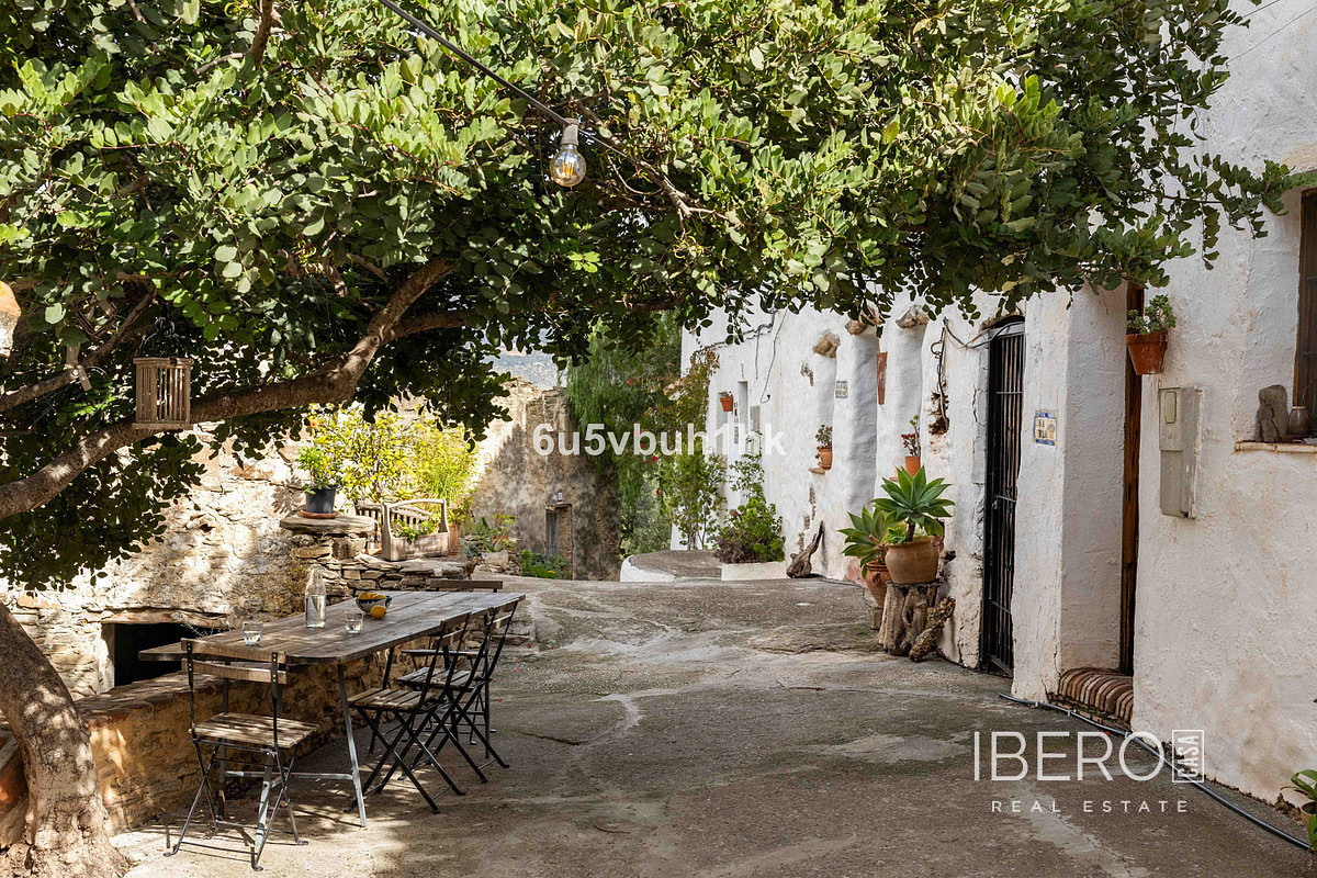 Prodej domu 1 618 m² s pozemkem 5 000 m²