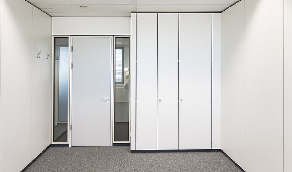 Pronájem kanceláře 137 m², Praha – náhled fotky 3