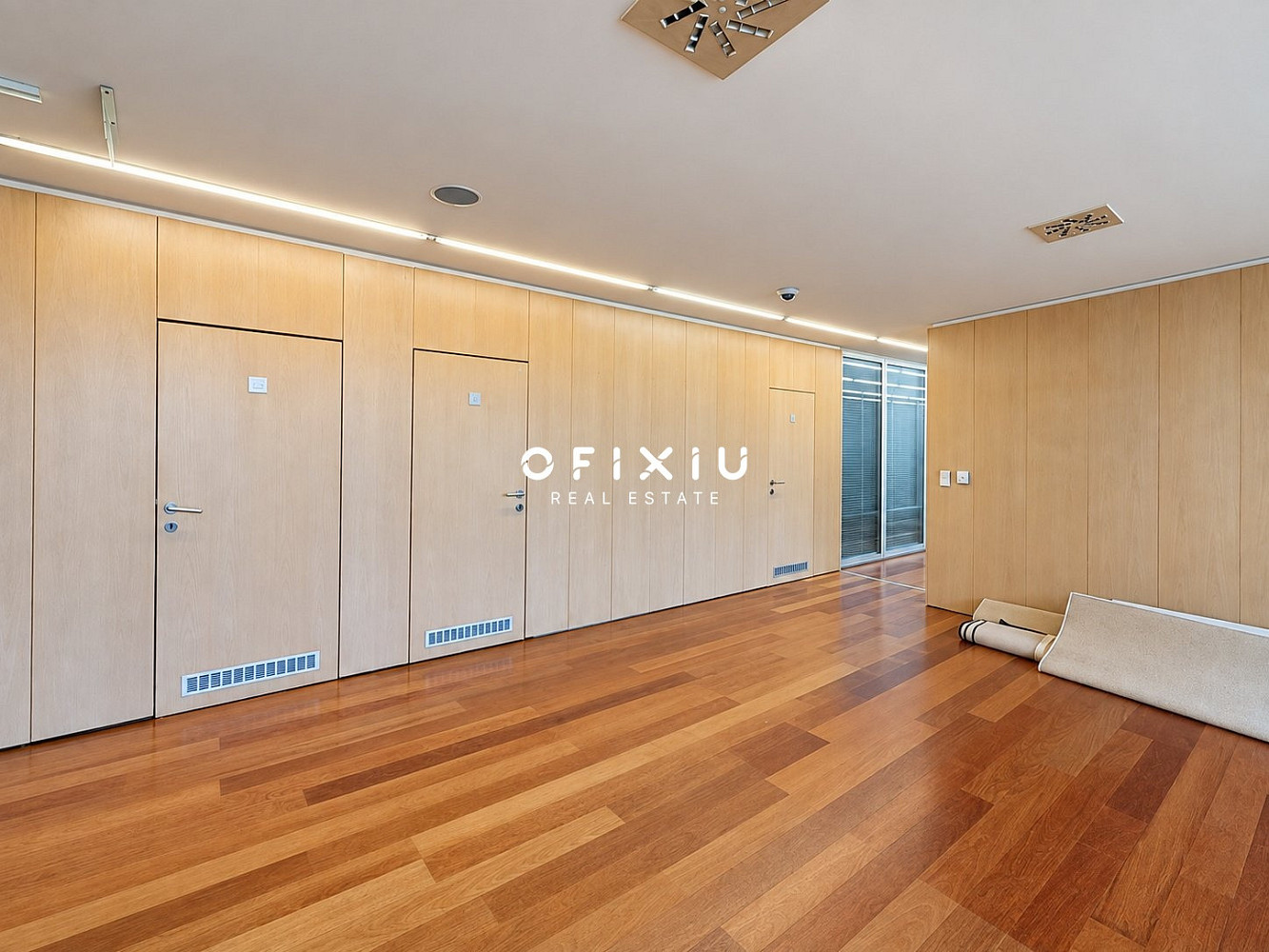 Pronájem kanceláře 1 500 m² – fotografie 4