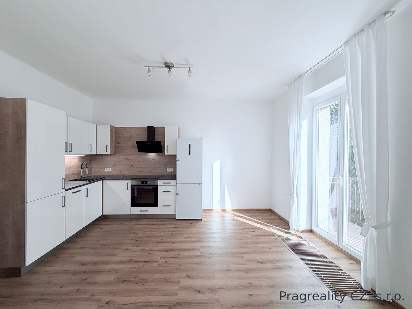 Pronájem bytu 3+kk 75 m² — photo 2