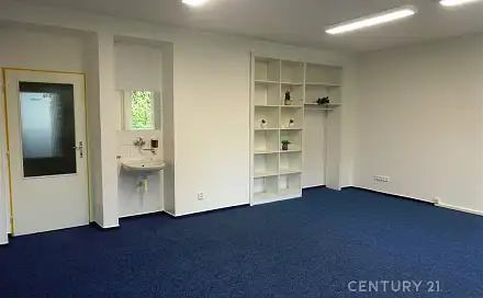 Pronájem kanceláře 32 m², Pod Šternberkem, Zlín - Louky