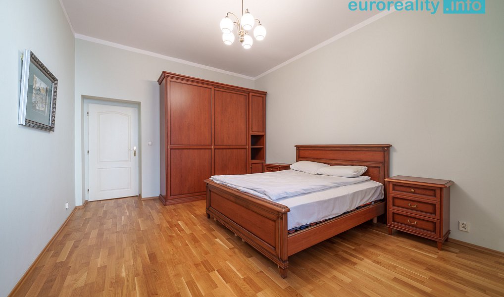 Prodej bytu 2+1 80 m², Karlovy Vary – náhled fotky 3