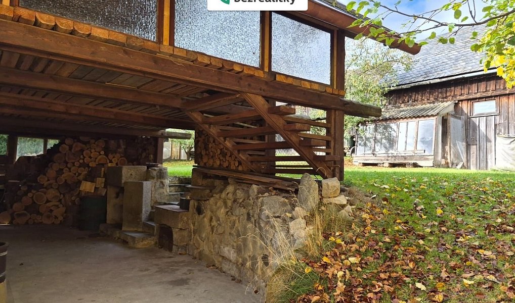 Prodej domu 208 m² s pozemkem 2 330 m², Lesná – náhled fotky 17