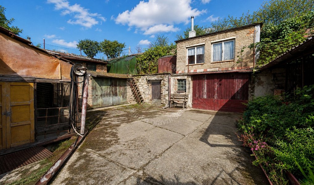 Prodej domu 327 m² s pozemkem 1 179 m², Žižice – náhled fotky 32