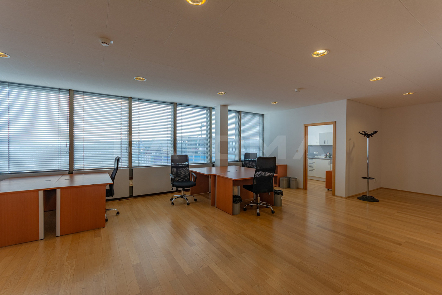 Pronájem kanceláře 570 m² – fotografie 2