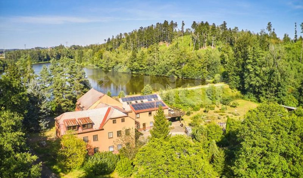 Prodej ubytovacího objektu 1 350 m², Želetava – náhled fotky 2