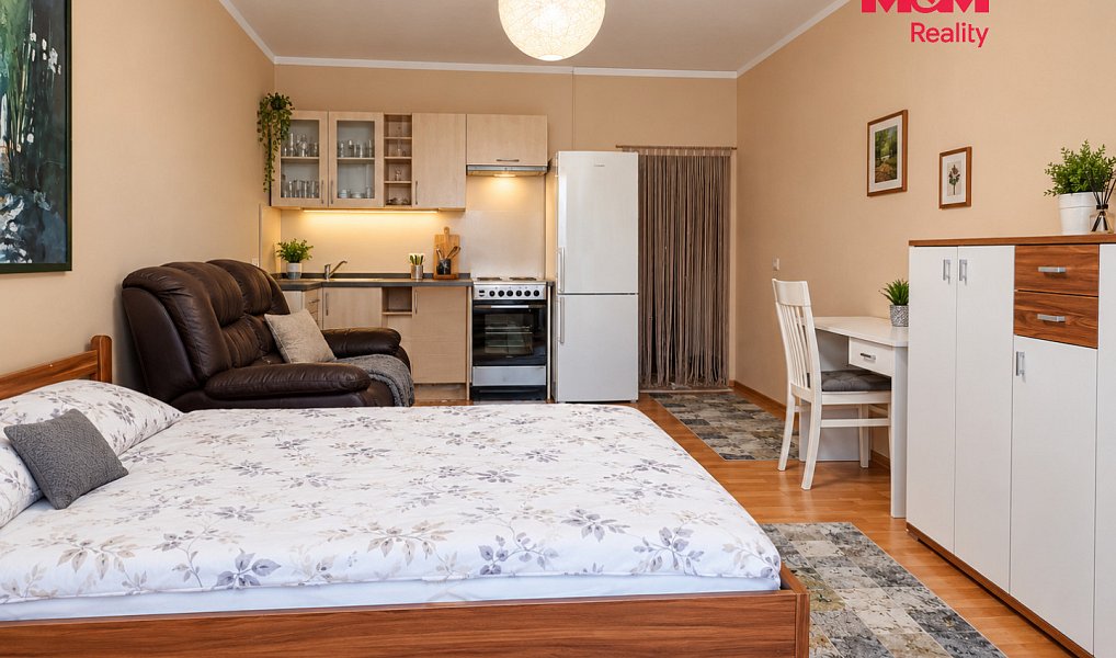 Pronájem bytu 1+kk 28 m², Hradec Králové – náhled fotky 2