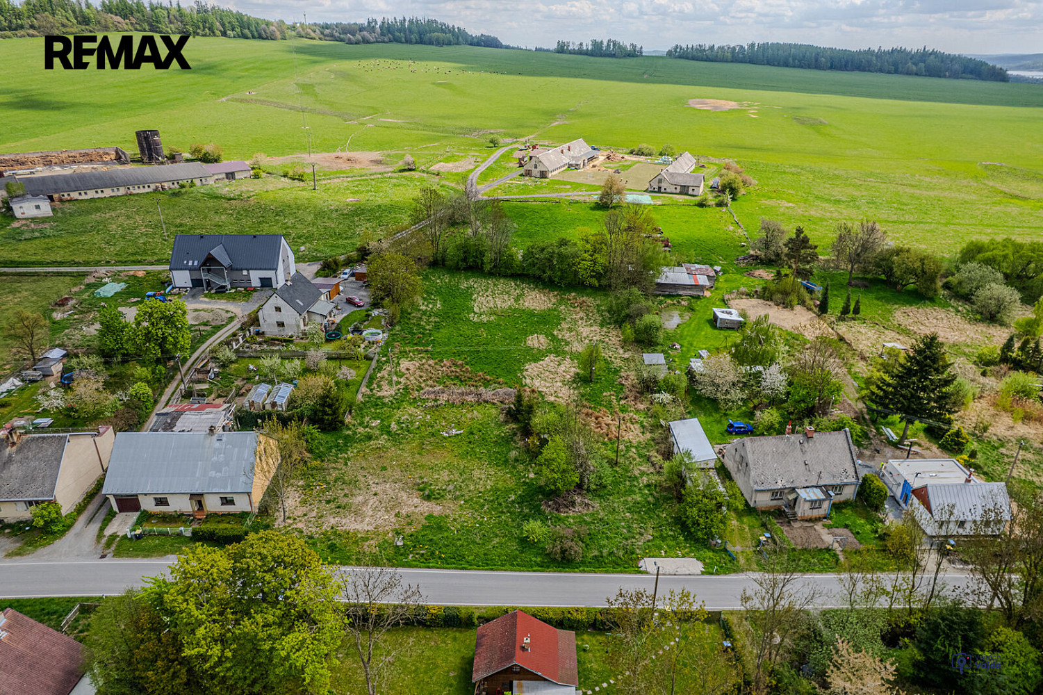 Prodej stavebního pozemku 816 m² – fotografie 3