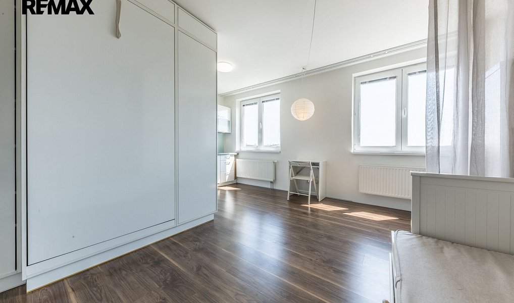 Pronájem bytu 1+kk 30 m², Klecany – náhled fotky 6