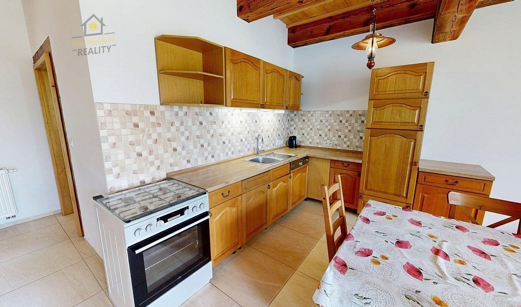 Pronájem domu 638 m² s pozemkem 1 266 m², Okna – náhled fotky 31