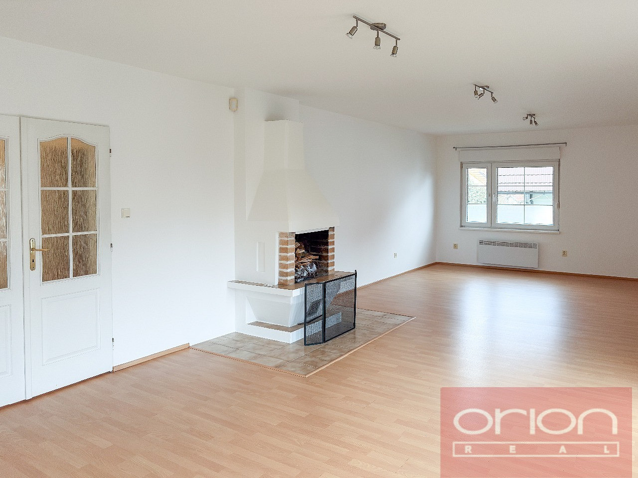 Pronájem domu 365 m² s pozemkem 539 m² – fotografie 3