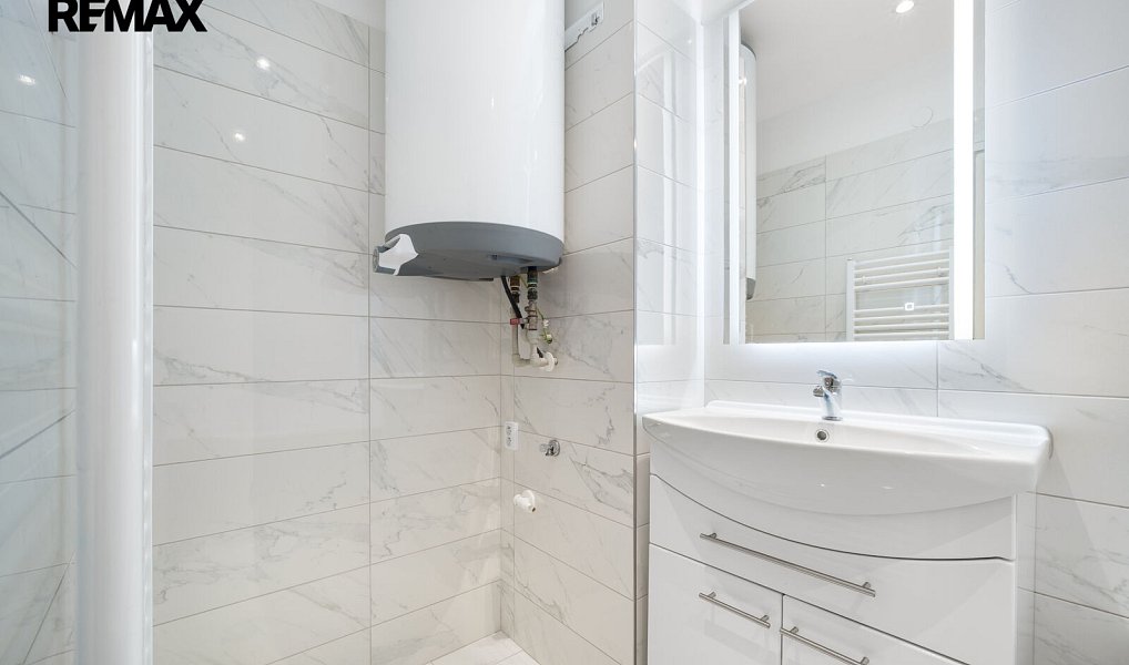 Prodej bytu 2+1 60 m², Milenov – náhled fotky 20