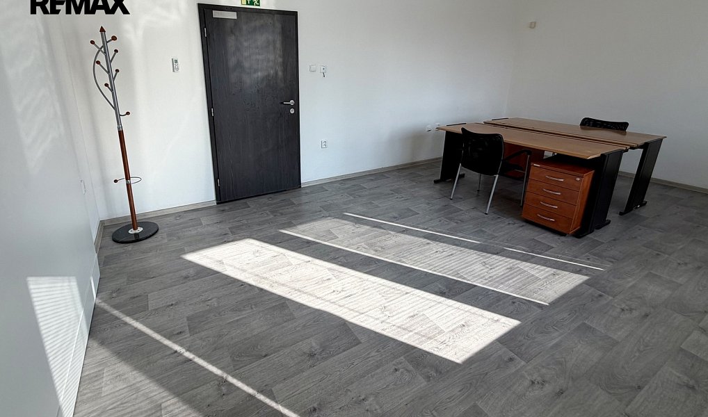 Pronájem kanceláře 24 m², Uherské Hradiště – náhled fotky 2