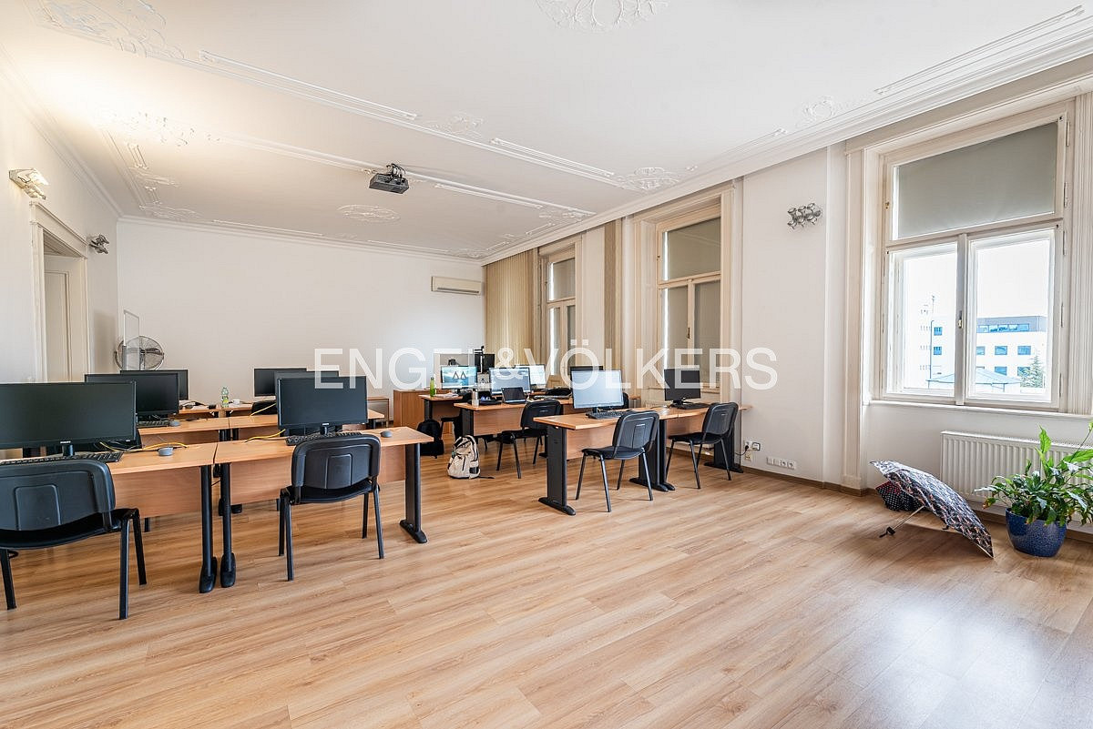 Pronájem kanceláře 325 m² – fotografie 3