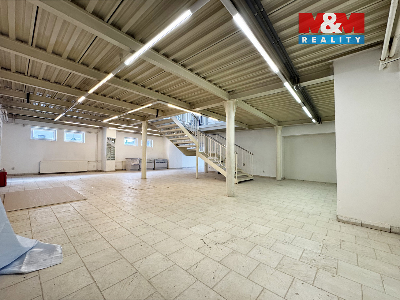 Pronájem obchodních prostor 180 m² — photo 4