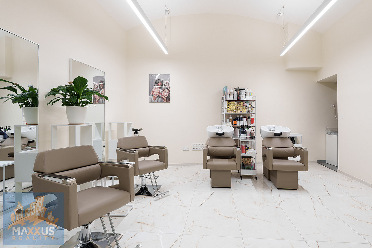 Pronájem obchodních prostor 140 m² – fotografie 3