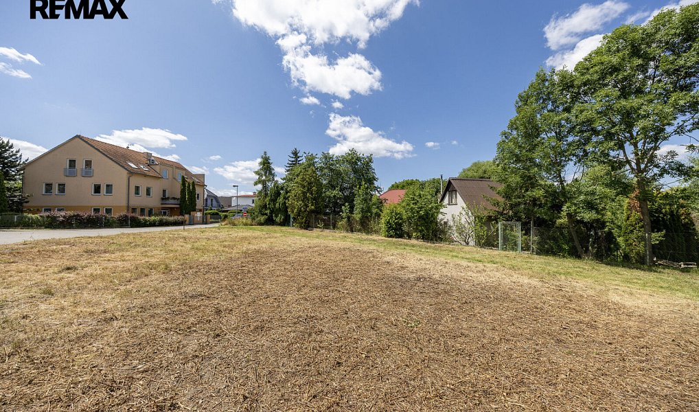 Prodej stavebního pozemku 695 m², Praha – náhled fotky 3