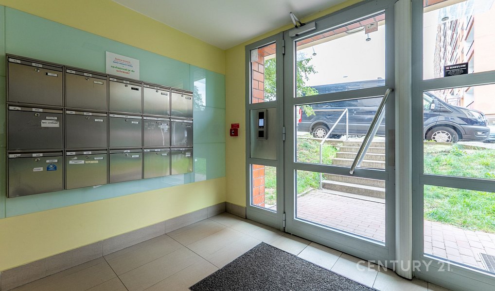 Pronájem bytu 2+kk 48 m², Praha – náhled fotky 32