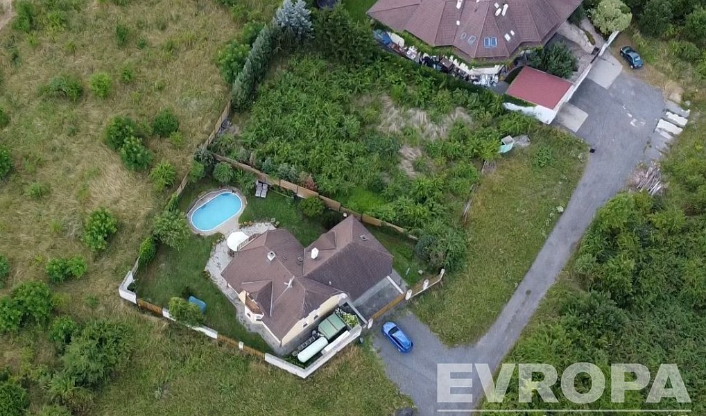 Prodej domu 231 m² s pozemkem 1 600 m², Statenice – náhled fotky 9