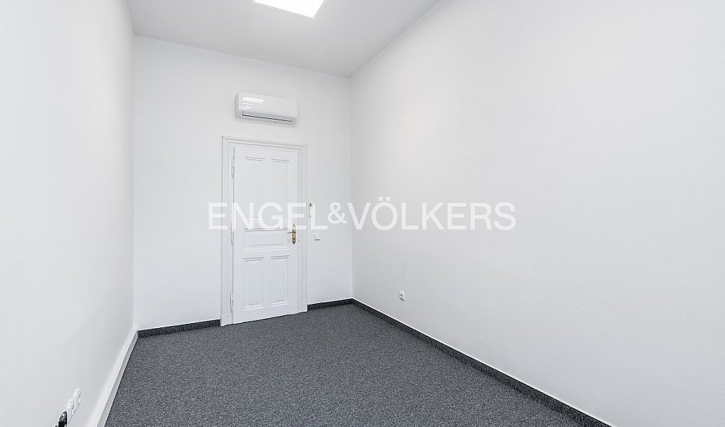 Pronájem kanceláře 77 m², Praha – náhled fotky 3