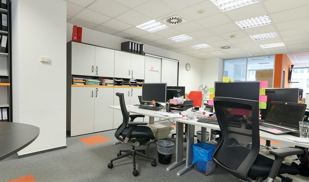 Pronájem kanceláře 964 m², Praha – náhled fotky 9