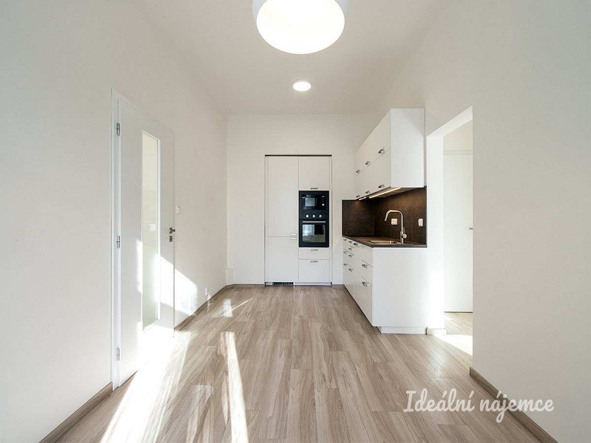 Pronájem bytu 2+kk 40 m² – fotografie 3