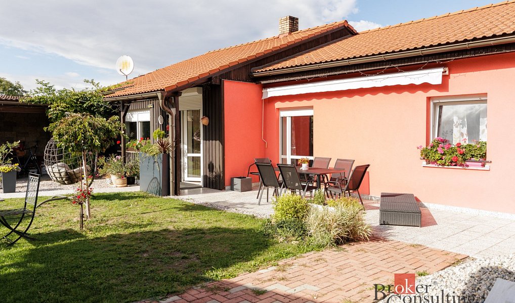 Prodej domu 286 m² s pozemkem 868 m², Žatec – náhled fotky 10