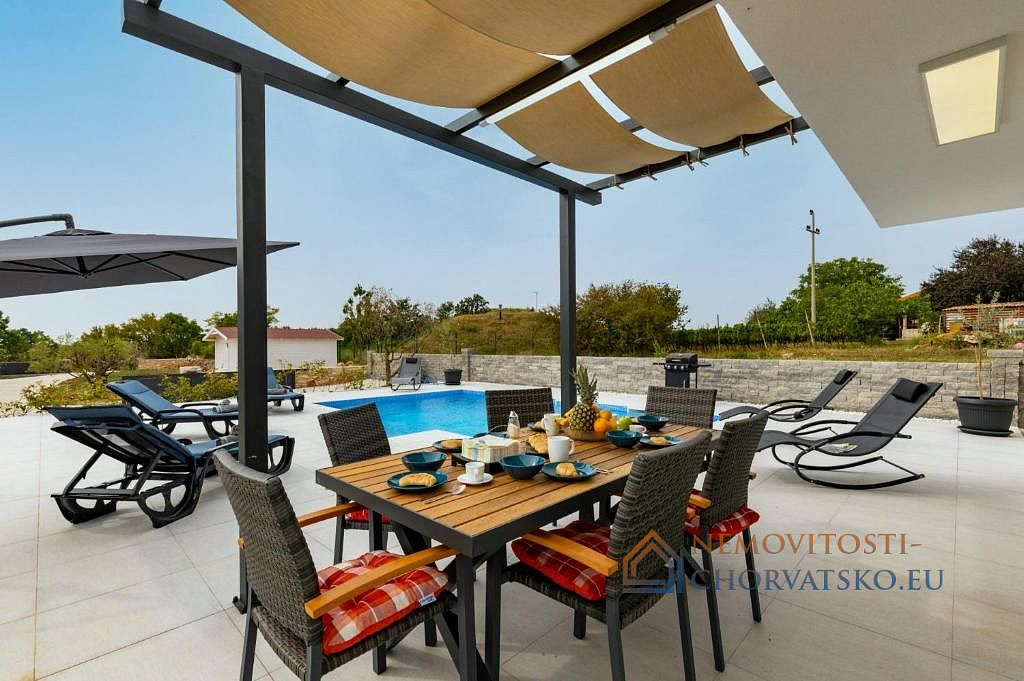 Prodej domu 132 m² s pozemkem 999 m² - Vista 5