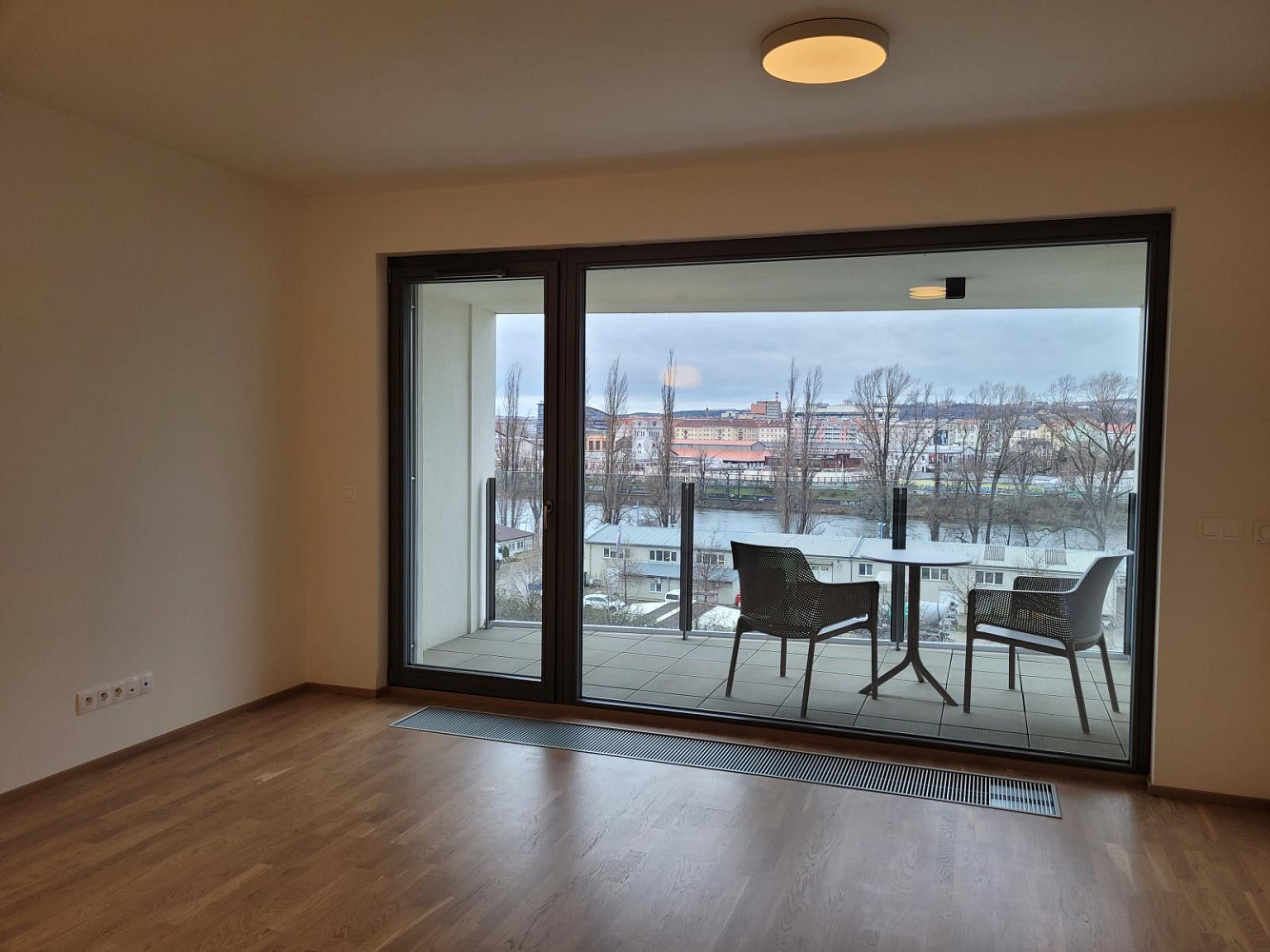 Pronájem bytu 3+kk 93 m² — photo 2