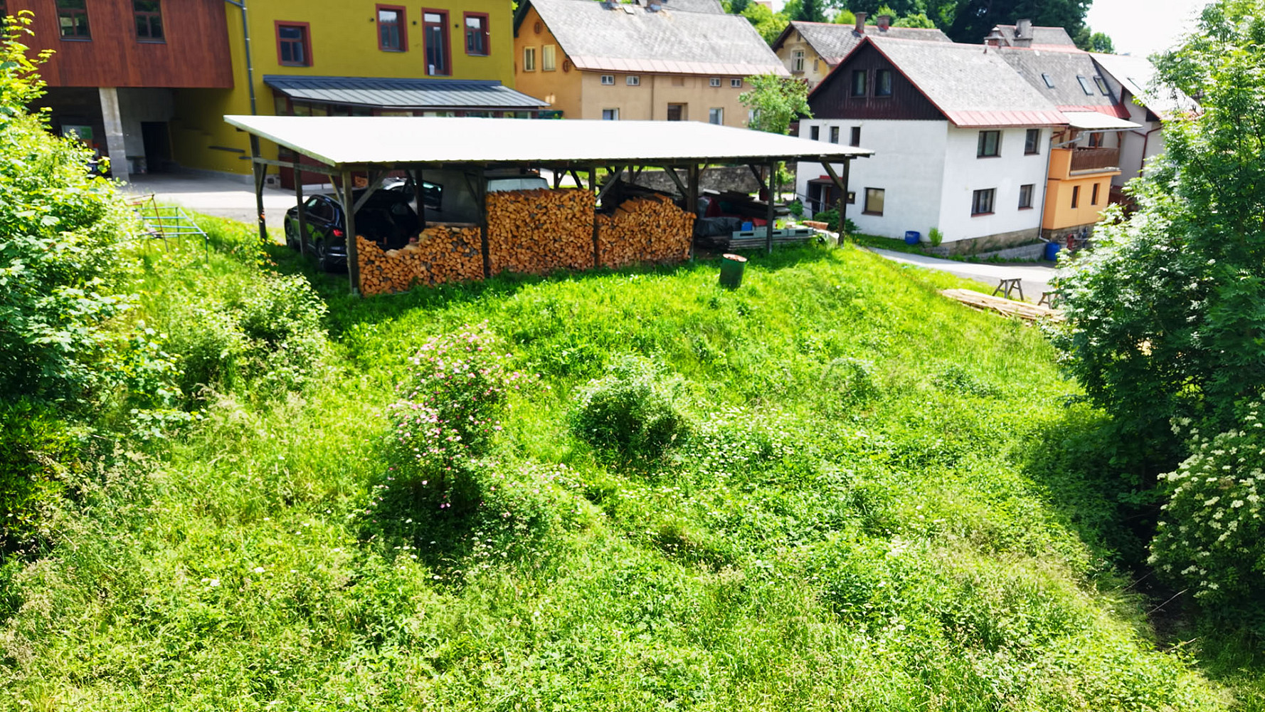 Stavební pozemek 1 280 m² v Poniklé – pohled 5