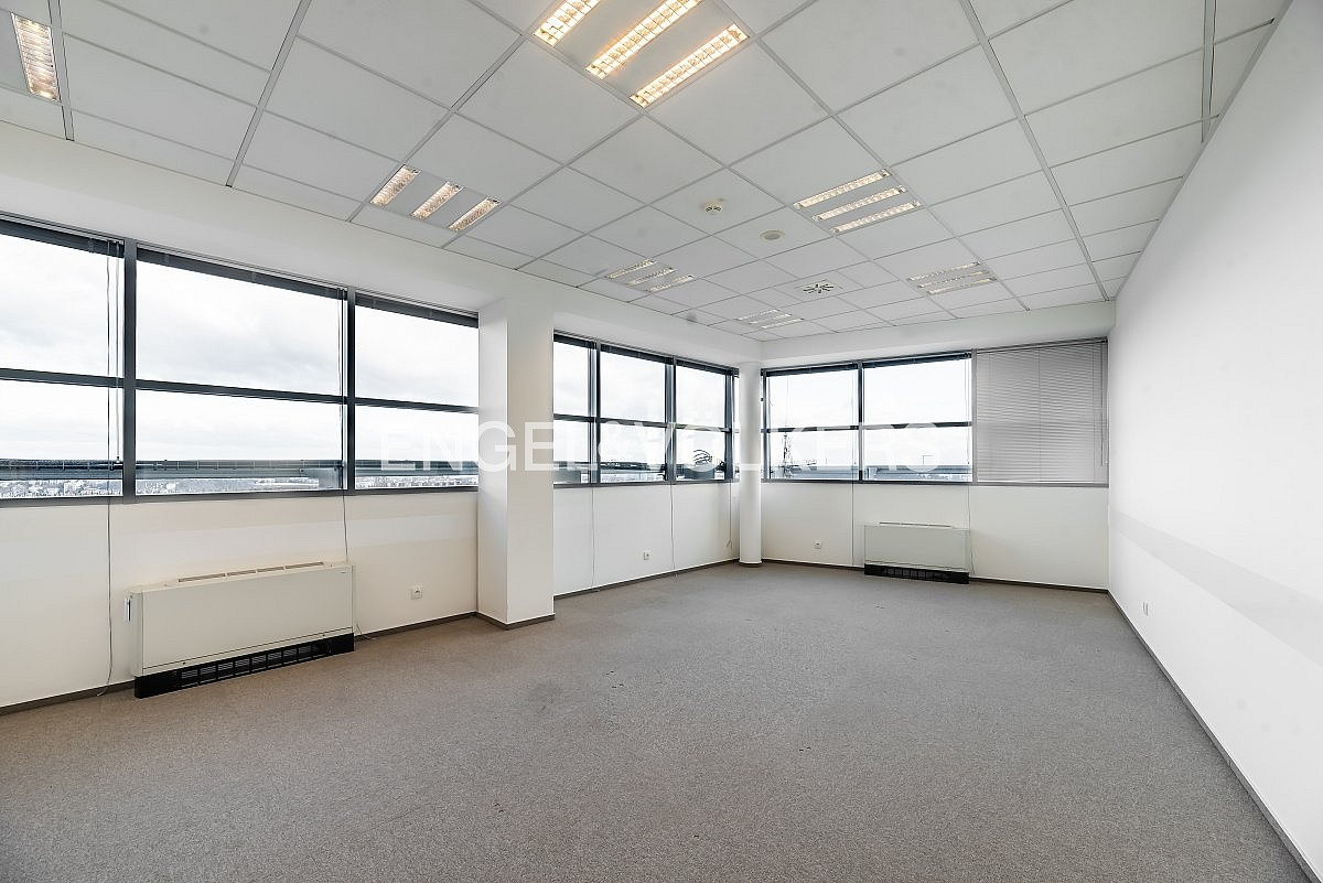 Pronájem kanceláře 504 m² – fotografie 3