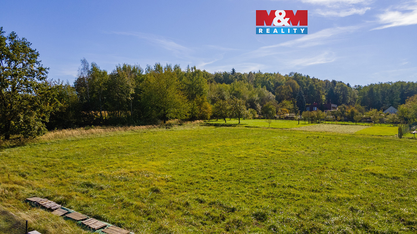 Prodej stavebního pozemku 3 733 m²