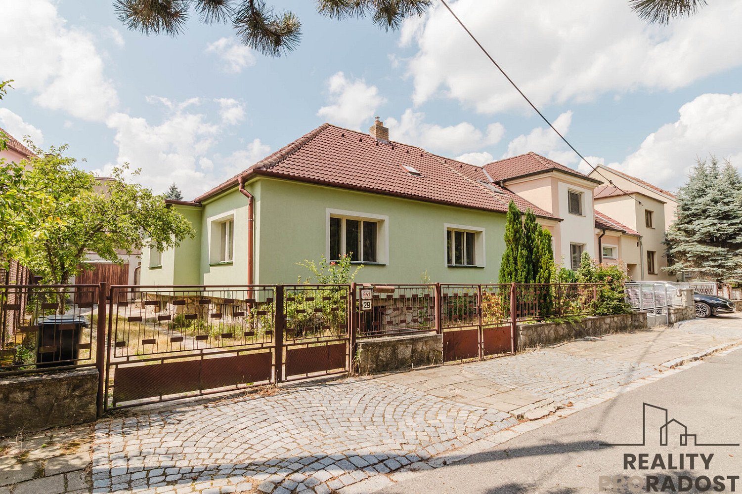 Prodej domu 122 m² s pozemkem 273 m² – fotografie 2