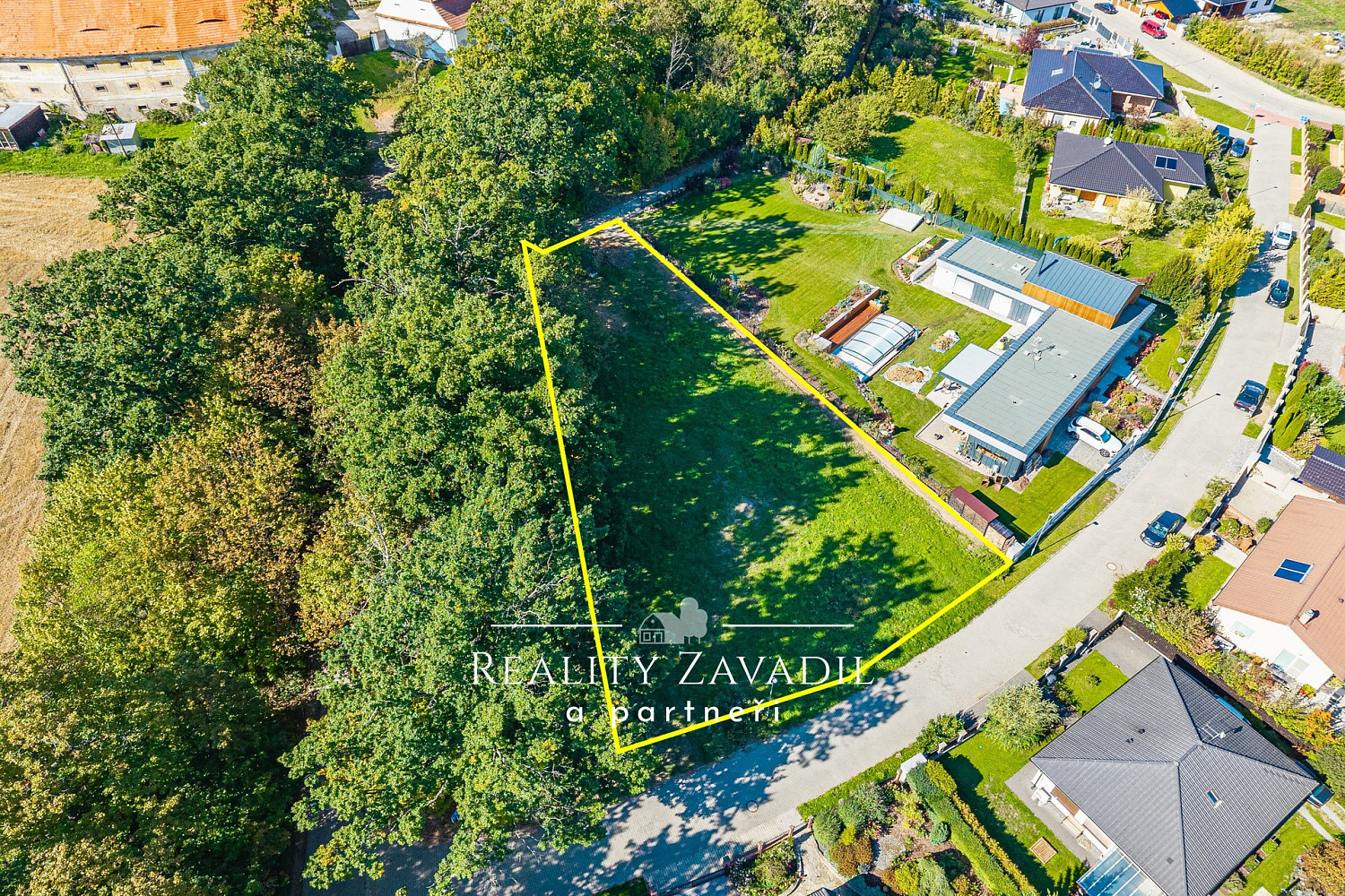 Prodej stavebního pozemku 2 063 m² – fotografie 2