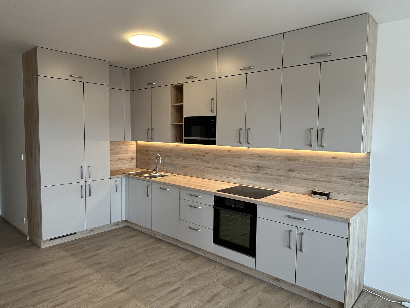 Pronájem bytu 4+kk 95 m² – fotografie 2