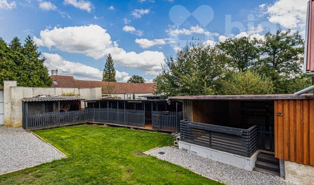 Prodej domu 240 m² s pozemkem 2 125 m², Bečice – náhled fotky 32