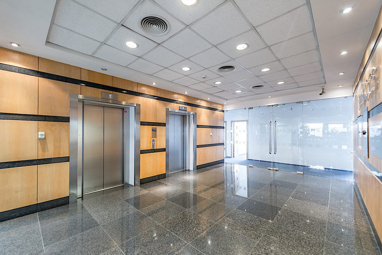 Pronájem kanceláře 1 326 m² – fotografie 5
