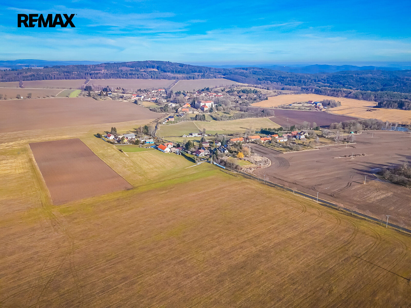 Prodej stavebního pozemku 1 000 m² – fotografie 3