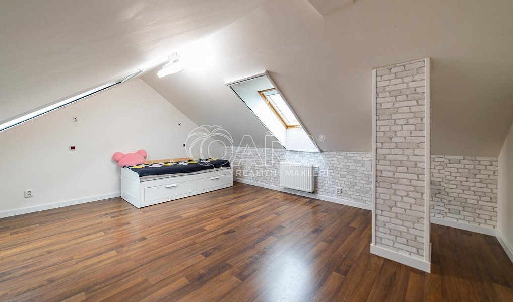 Prodej bytu 5+kk 117 m², Holubice – náhled fotky 23