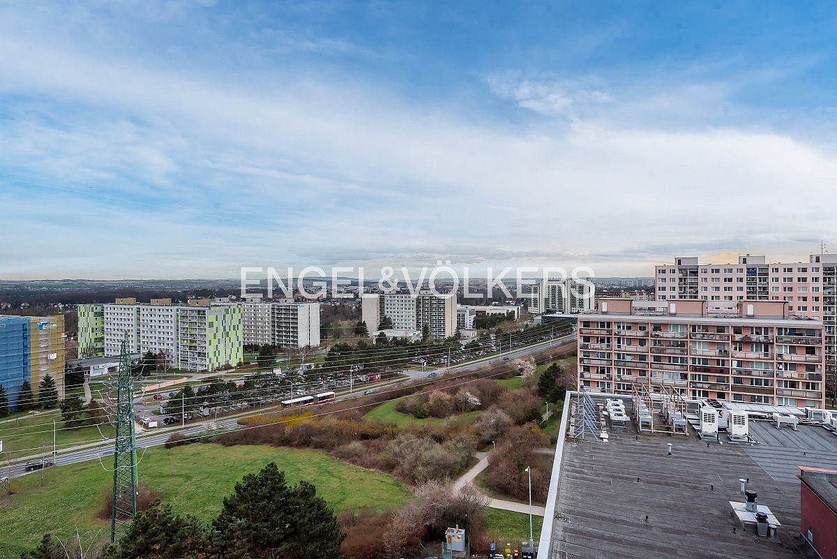 Pronájem kanceláře 350 m² – další