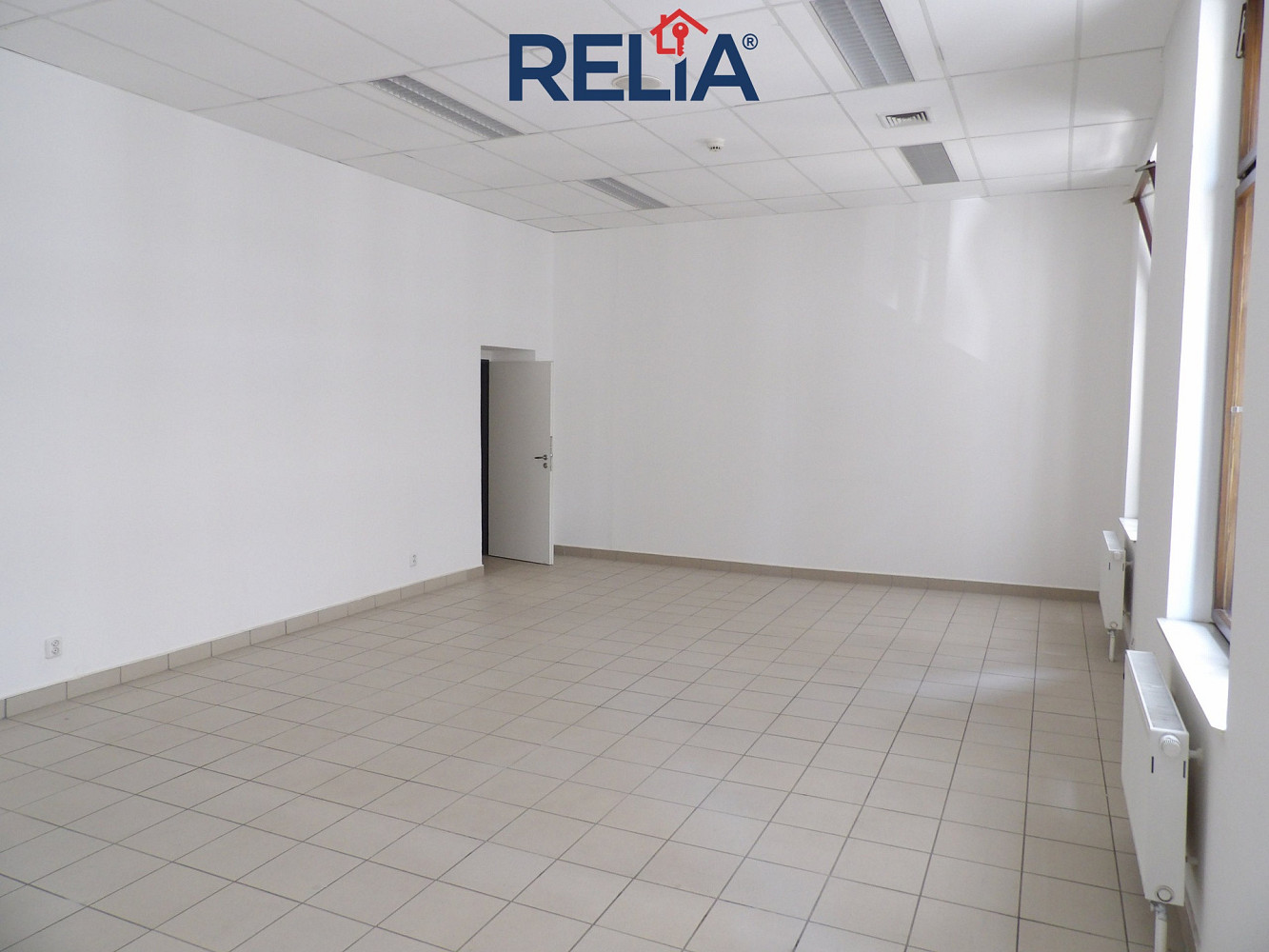 Pronájem kanceláře 45 m² - Widok 4