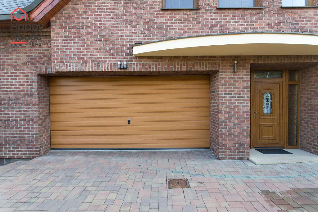 Pronájem domu 390 m² s pozemkem 903 m² – fotografie 2