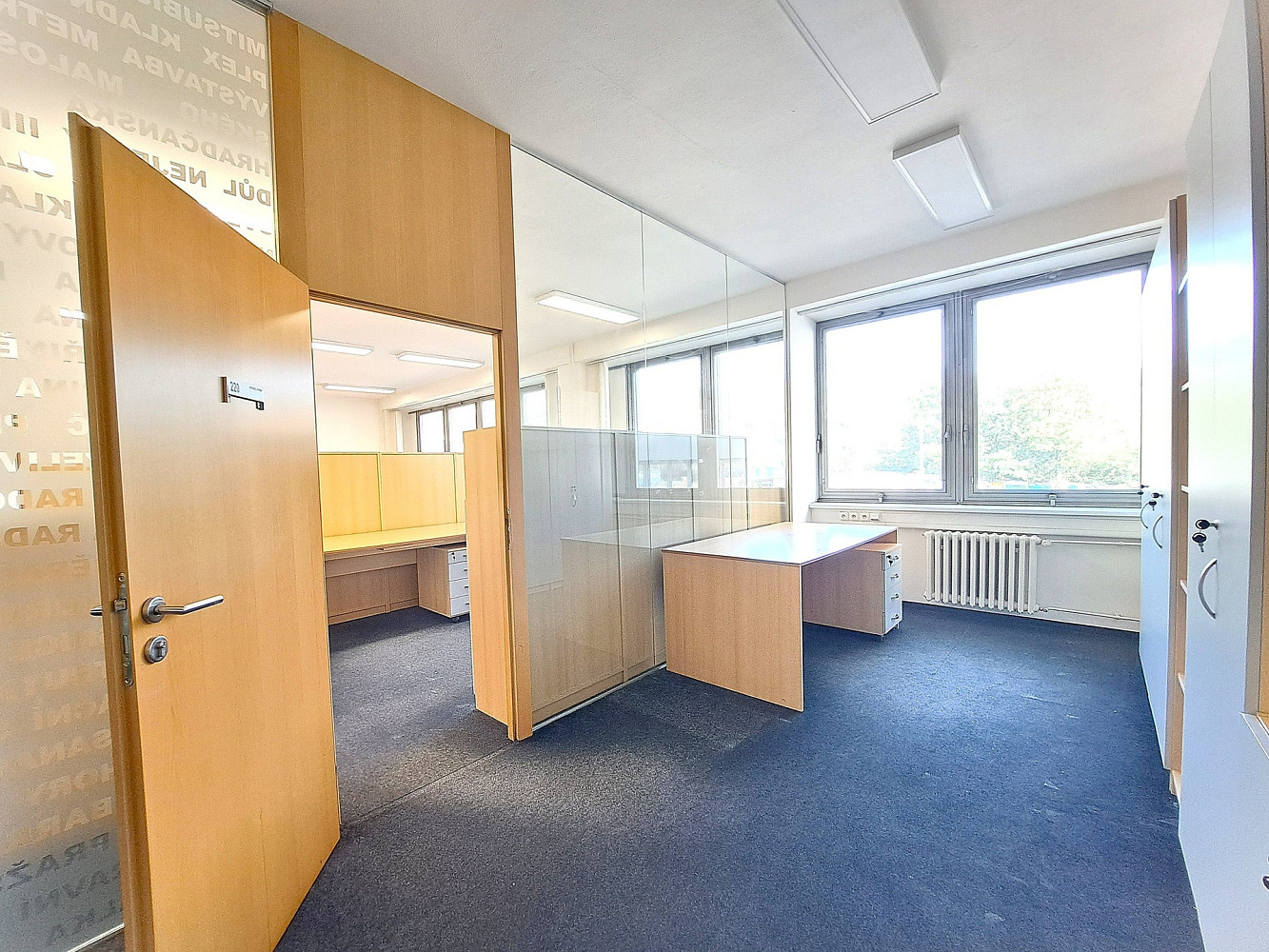 Pronájem kanceláře 321 m² – fotografie 3