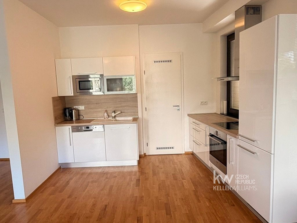 Pronájem bytu 2+kk 82 m² – fotografie 2