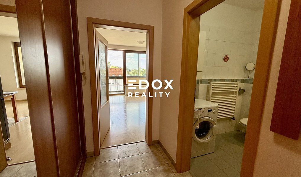 Prodej bytu 1+kk 35 m², Praha – náhled fotky 7